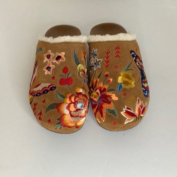 BRAND NEW JOHNNY WAS EMBROIDERED SHERPA CLOGS SIZE 7 - Picture 3 of 6